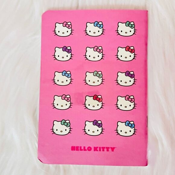 Hello Kitty Monthly Planner - Picture 2 of 6